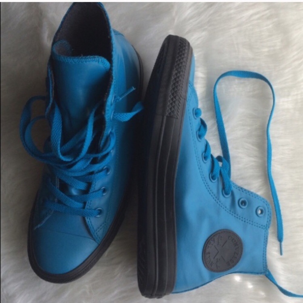 Converse women’s 9